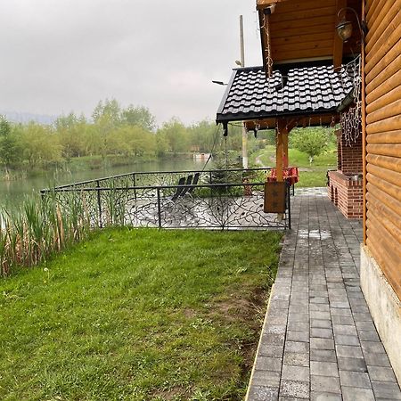 Moonlake Chalet Gainesti Exterior photo