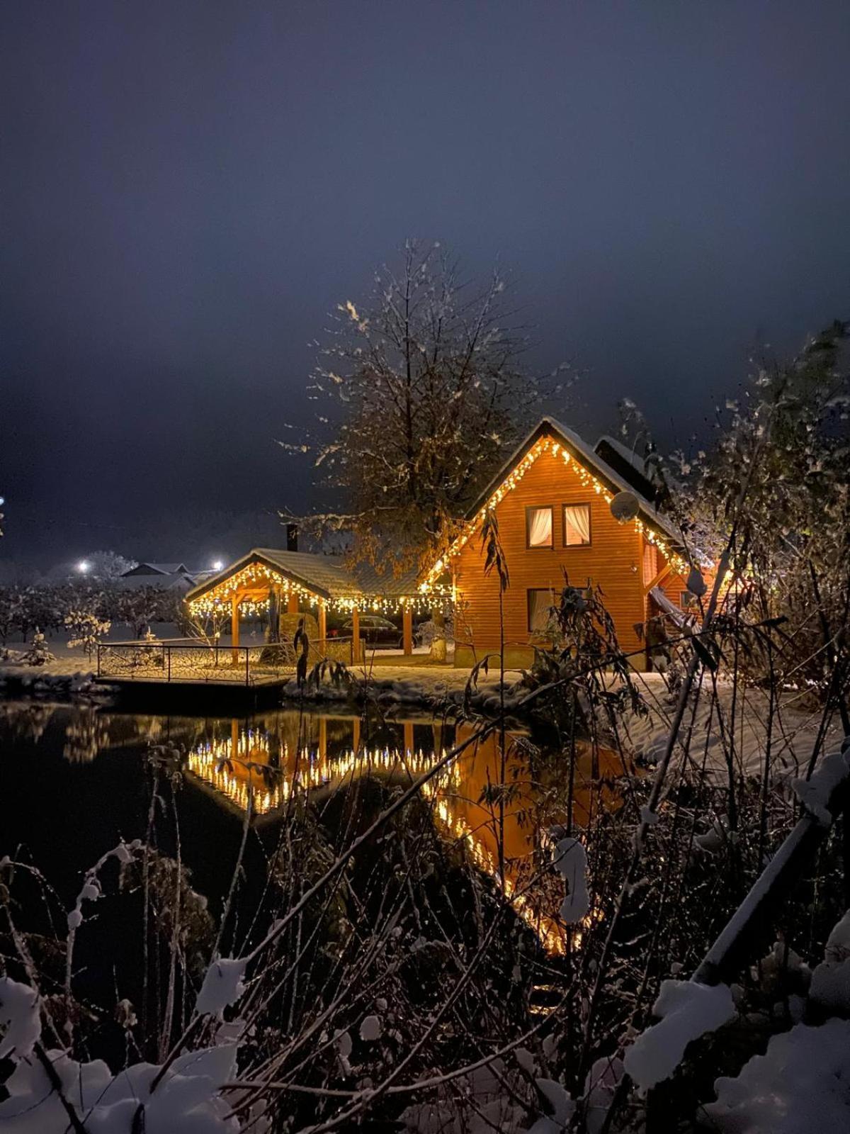 Moonlake Chalet Gainesti Exterior photo
