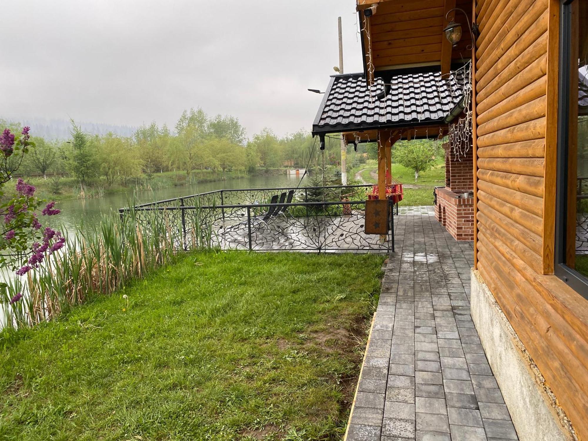 Moonlake Chalet Gainesti Exterior photo